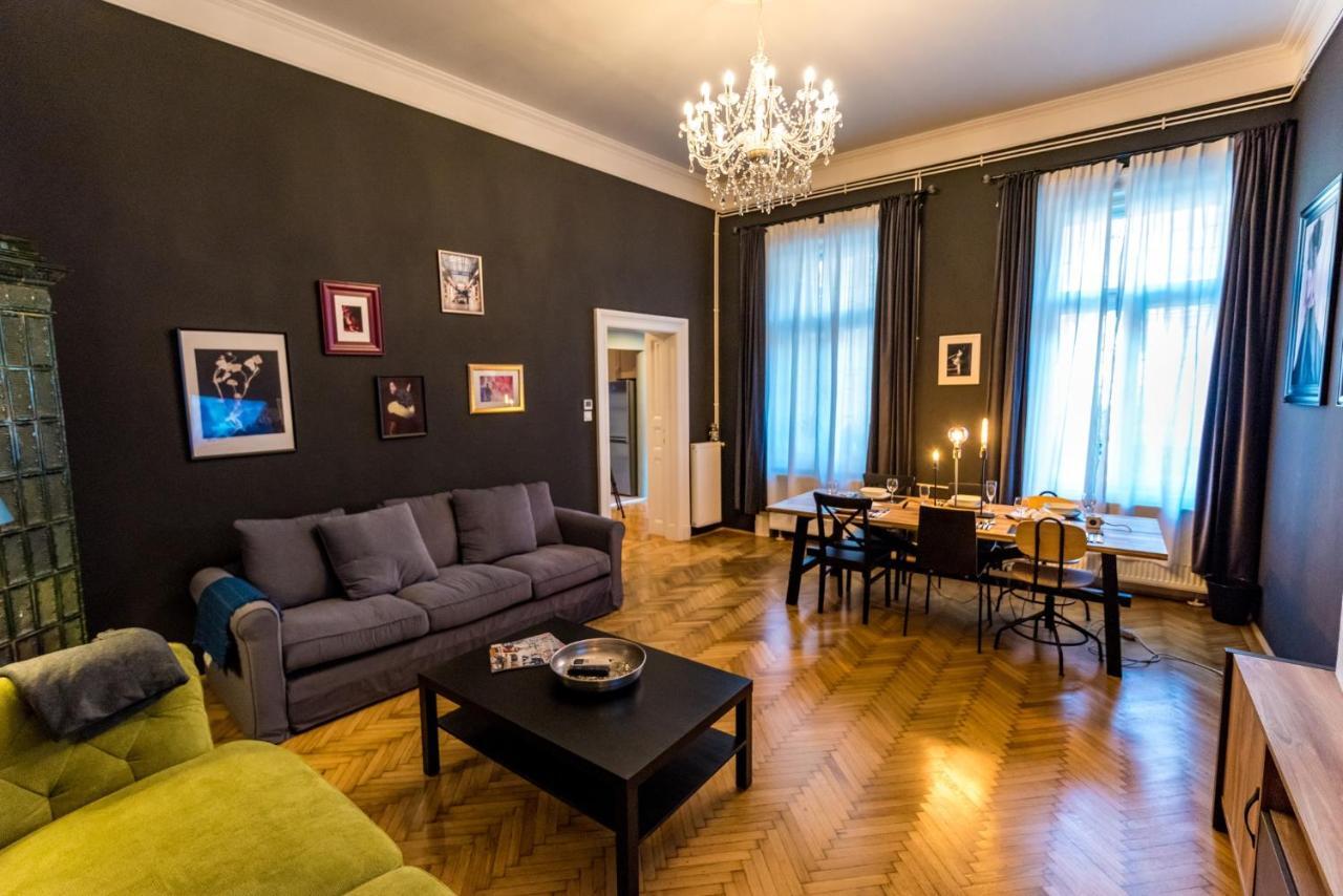 R38 - Artists Luxury Апартаменти *